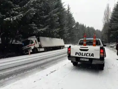 Alerta amarilla en la Cordillera: las rutas hacia los centros turísticos, bajo nieve y hielo