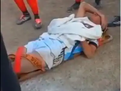 Un jugador quedó tendido en el campo y el partido se suspendió en Jáchal