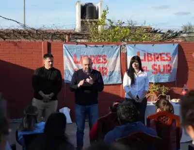 Vecinos del barrio 25 de Mayo expusieron problemas que llevan años sin solución