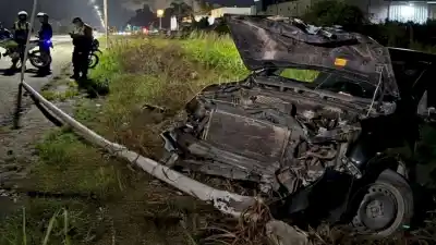 Un conductor de Alberdi chocó contra una columna en Alto Verde y se negó a ser trasladado