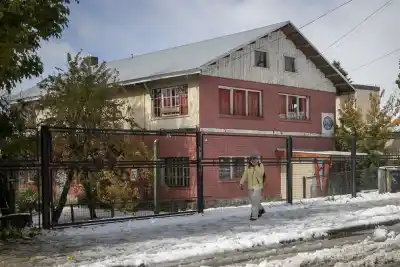 Tras la nevada, la Municipalidad de Bariloche recordó la obligación de limpiar las veredas: ¿qué dice la ordenanza?