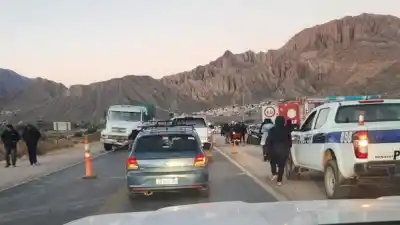 Un remisero de 70 años intentó un peligroso giro en la Ruta 9 y el resultado fue impactante