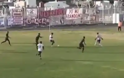 La jugada que paralizó Comodoro: ¿el gol que no fue y cambió el clásico?