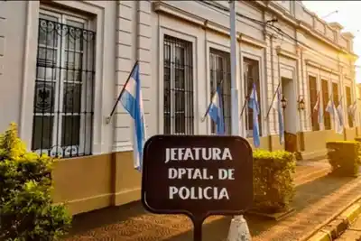 Salió a ver qué pasaba en los corrales y un cuchillo lo dejó herido: buscan a los agresores