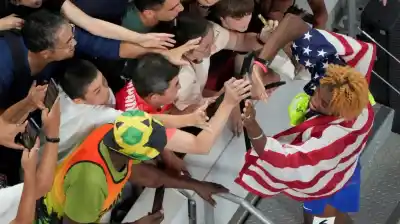 El calambre que cambió la historia: un estudiante le ganó a Noah Lyles en los 200 metros