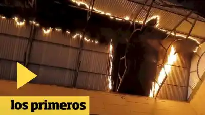 Globo pirotécnico provoca incendio en galería de Lules en plena Navidad