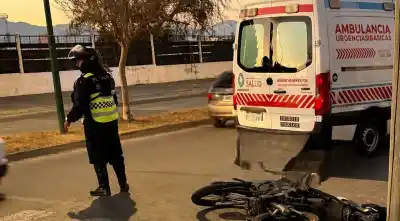 Chocó a un motociclista y huyó: el insólito accionar del conductor en el Delmi