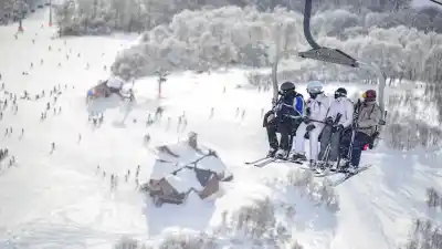 Tras un arranque complicado, la nieve llegó a la cordillera y los centros de esquí ya respiran aliviados