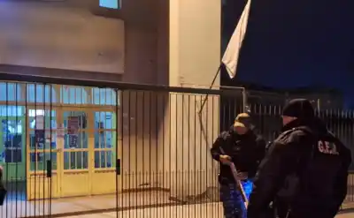 Cinco sujetos ingresaron a robar a una escuela de Campo Verde y la fuga por los techos les salió mal