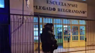 Entraron a la fuerza a una escuela de Campo Verde y lo que hicieron los vecinos los dejó en evidencia