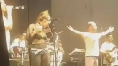 Le lanzaron un hielo en pleno show y ella frenó todo: la reacción de Valentina Márquez