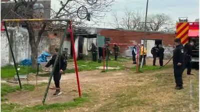 Desesperado rescate en barrio Schneider: un nene de 4 años murió en un incendio mientras su madre visitaba a su pareja preso
