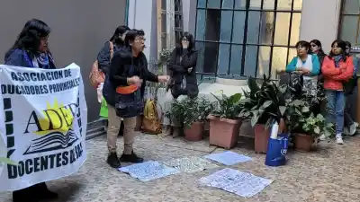 Docentes de ADEP desafían al gobierno y sostienen el paro: “Es una provocación”