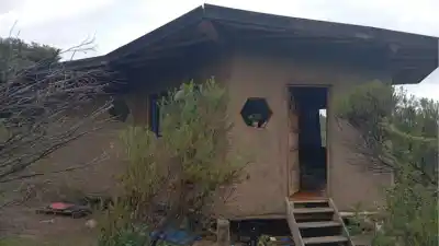 Vuelven las casas de barro: el plan que promete viviendas baratas para los que menos tienen
