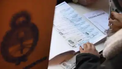 El movimiento que hará Jaldo para esquivar el 'efecto Milei' en las elecciones tucumanas