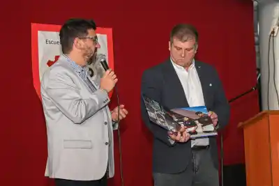 El libro que guarda los secretos de 79 veteranos llegó a las escuelas técnicas de San Luis