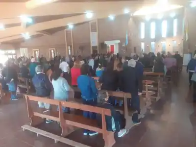Cientos de devotos encuentran un 'oasis' de fe en el Santuario de San Pantaleón