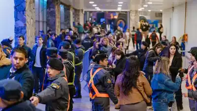 Más de 1,7 millones de personas y 500 policías: el operativo de la Fiesta del Poncho que dejó 33 detenidos