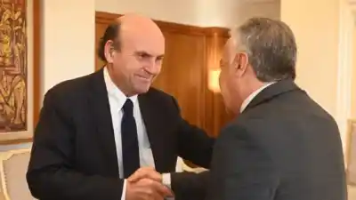 ¿Qué plan secreto sellaron Cornejo y el embajador de Chile en la Casa de Gobierno?