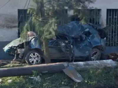 Conductor de 15 años sigue grave tras el choque fatal en Independencia y Terán