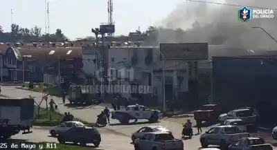 Las llamas devoraron una fábrica de PVC en Resistencia: lo que se sabe hasta ahora