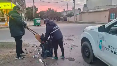 Alerta en La Banda: falsos municipales venden bolsas de residuos y piden dinero