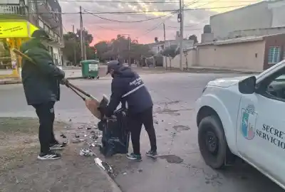 Cuidado con la nueva estafa: se hacen pasar por municipales para vender bolsas de residuos