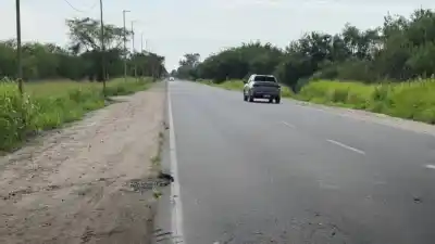 Un joven motociclista sufrió un violento despiste en la Ruta 308, cerca de Alberdi
