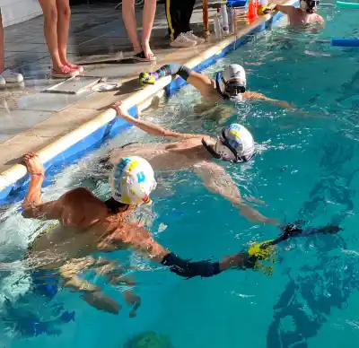 Bajo el agua y a todo gol: el hockey subacuático que crece en San Luis