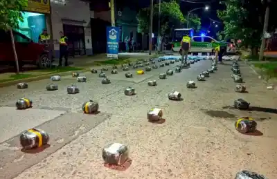 Iban por una denuncia de amenazas y encontraron un centro de acopio con casi 150 kilos de marihuana