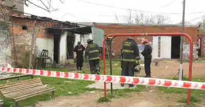 Tragedia en barrio Schneider: nene de 4 años murió en un incendio y su hermano de 11 no pudo salvarlo