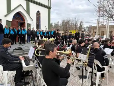 Cuatro décadas de música: el emotivo festejo que unió a toda Isla Verde