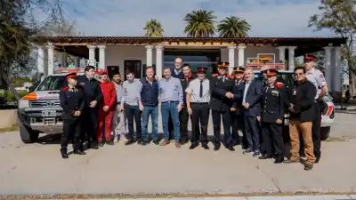 El gesto del Gobernador con los héroes del temporal: equipamiento nuevo para los Bomberos Voluntarios