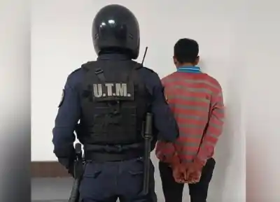 Se fugó al ver a la policía, pero no llegó lejos: tenía una orden de captura
