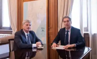 Golpe de timón en La Pampa: tras la cumbre con Santilli, llegaron los millones que faltaban