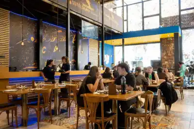 El intendente Suarez recorrió el primer bodegón xeneize de Mendoza: ¿qué hay adentro?