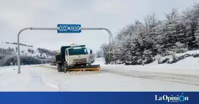 Nieve y hielo no dan tregua: Vialidad Provincial refuerza operativos en la Cuenca Carbonífera