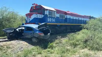 Familia tucumana sufre violento choque con tren en Santiago del Estero