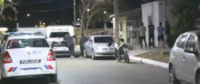 Vecino policía sorprendió a dos ladrones que llevaban una heladera: adentro hallaron a la dueña sin vida