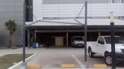 Salió de una fiesta de 15, se resistió a que le roben la campera y recibió un disparo en la cabeza