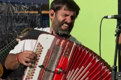 De Cosquín a Palermo: el músico entrerriano que conquistó dos escenarios en una semana