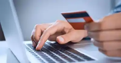 Buscó atención al cliente en Google y cayó en una estafa: le vaciaron las cuentas con el truco del 'blanqueo'