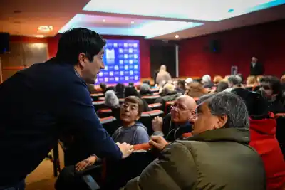 El gesto de Nardini que cambió la vida de 41 familias en Malvinas Argentinas