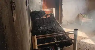 Un dormitorio en llamas: lo que dejó el incendio en una vivienda de Capayán