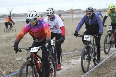 Dieron todo sobre dos ruedas: los ganadores de la prueba MTB por el aniversario de la Prefectura