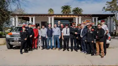 El gesto de Jalil con los Bomberos Voluntarios que rescataron a mineros en la Puna