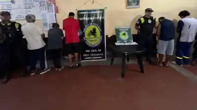 Motoristas de la Capital detienen a dos hombres armados tras violento robo en barrio Ciudadela