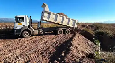 Tras el vuelco de una trilladora, avanzan las obras en las rutas 35 y 45 de Metán