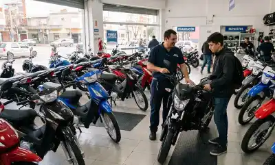 Lo que revelan los números: las motos arrasan en Corrientes mientras los autos se hunden