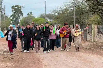 Misioneros franciscanos recorrieron barrios de Añatuya y lanzaron la primera Colonia Huachanita en Santos Lugares